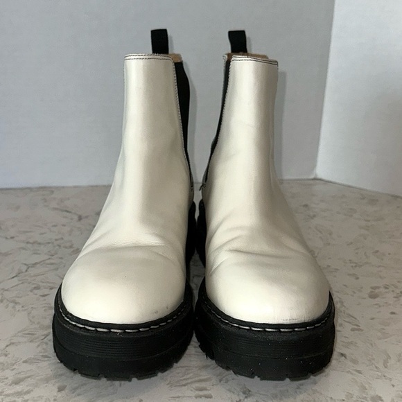 MARC FISHER LTD Pirro Chelsea Lugsole Pull On Leather Ankle Booties Ivory - Picture 6 of 16